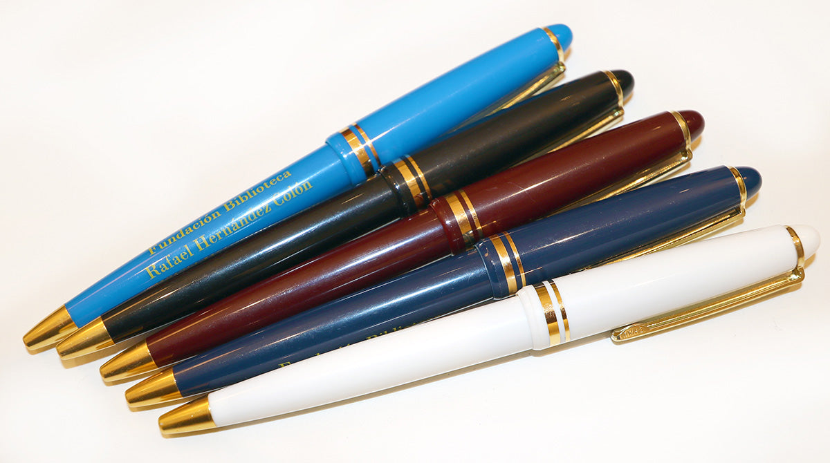 Bolígrafos plasticos de color completo con dorado con tapa de acción y logo (Paquete de 5)
